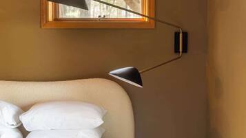 4 bedrooms, travel cot, WiFi, bed sheets