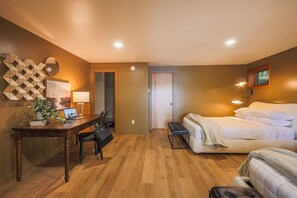 Desk, travel cot, WiFi, bed sheets