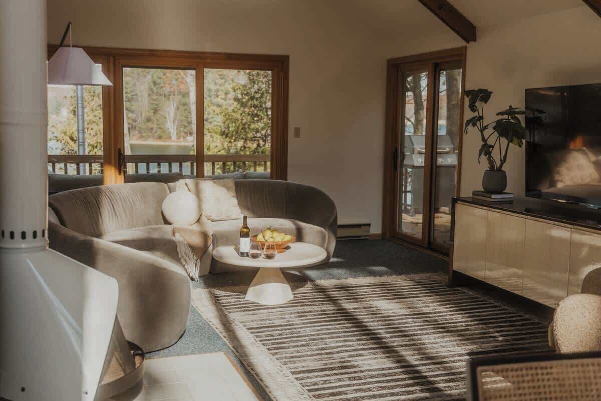 TV, fireplace, offices