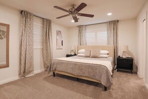 4 habitaciones, tabla de planchar con plancha y cuna de viaje 