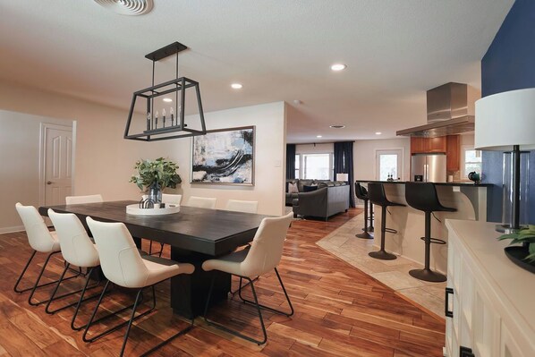 Dining - Evening Breeze in Melanie Park (Lubbock)