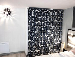 1 bedroom, travel cot, WiFi, bed sheets