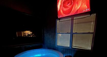 Peachy Beach House - Unit B - Close to Beach, Amazing Patio, Hot Tub, Yard Games