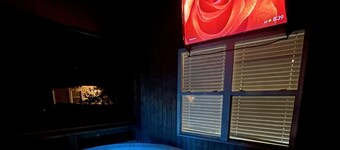 Peachy Beach House - Unit B - Close to Beach, Amazing Patio, Hot Tub, Yard Games