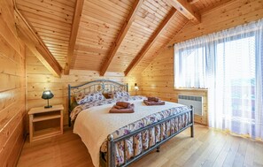 4 bedrooms, iron/ironing board, travel cot, free WiFi
