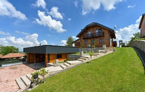 Exterior - Awesome home in Vinogradi Ludbreski (Vinogradi Ludbreski)