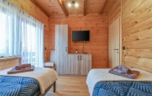 4 habitaciones, tabla de planchar con plancha y cuna de viaje 
