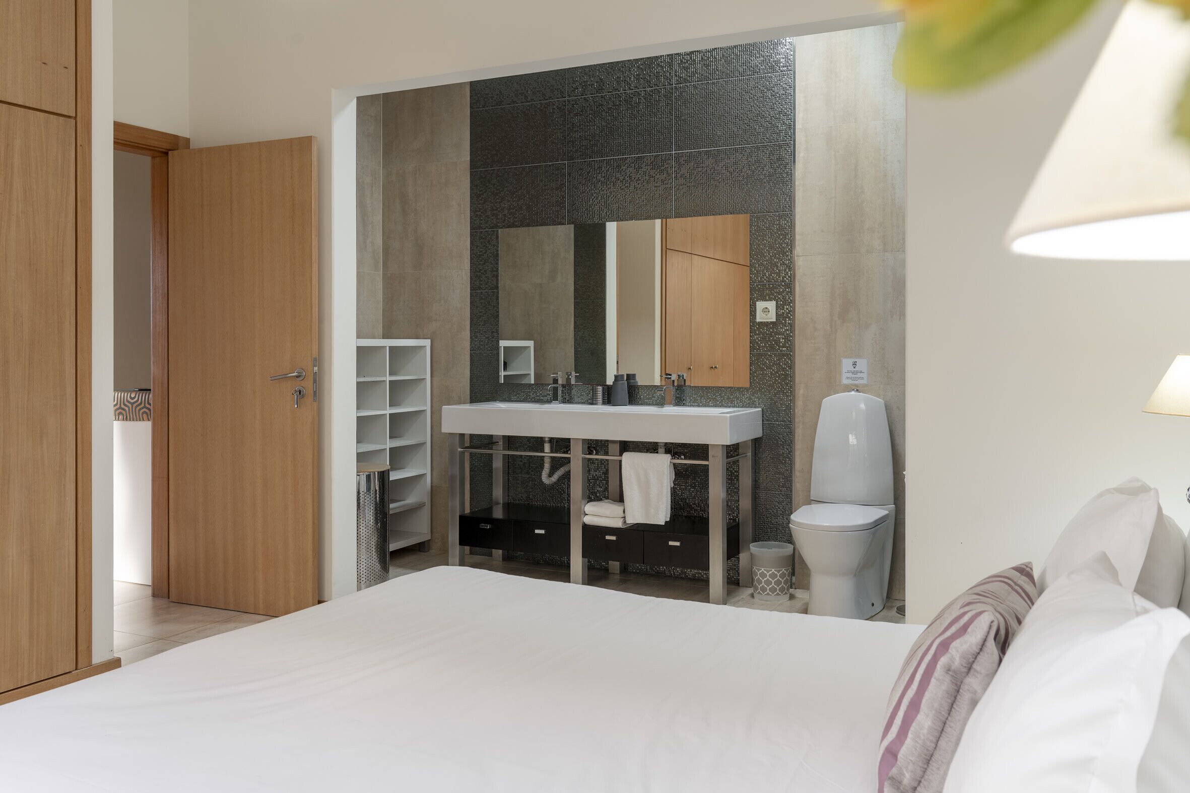 4 slaapkamers, een strijkplank/strijkijzer, wifi, beddengoed