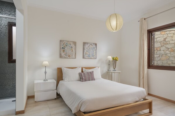 4 chambres, fer et planche à repasser, Wi-Fi, draps fournis