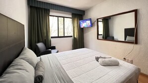 1 bedroom, desk, blackout drapes, iron/ironing board - SanRafa Polanco I (Mexico City)