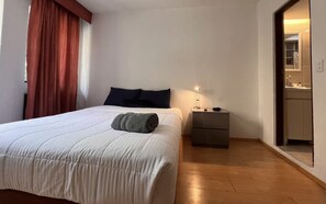 Departamento económico | 1 habitación, decoración personalizada, muebles diferentes y escritorio 