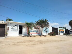Exterior - Hotel Posada San Carlos (Puerto San Carlos)
