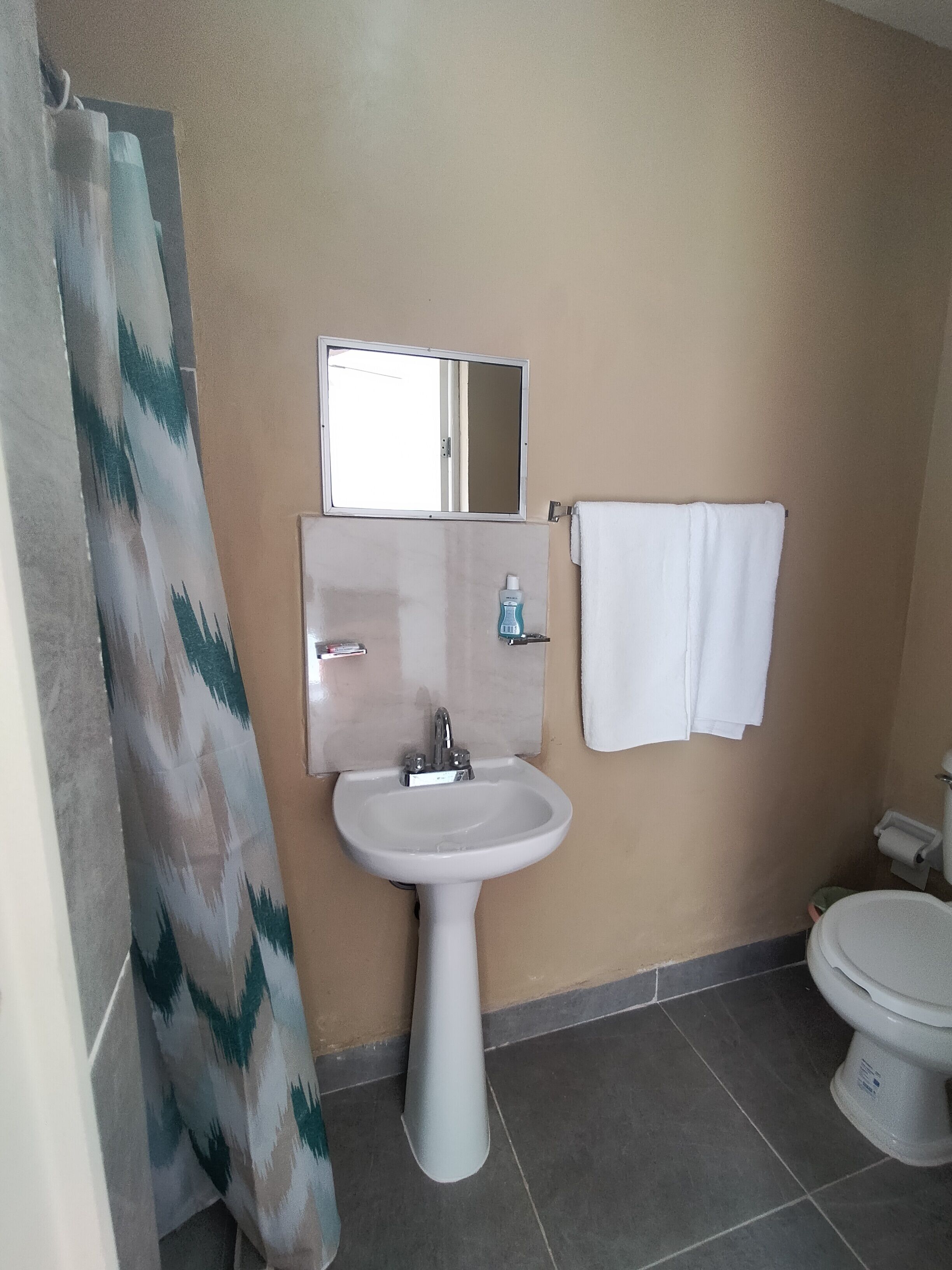 Handtücher, Seife, Shampoo, Toilettenpapier