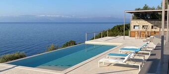 Dreamscape Villa Oneiro - Your Gateway to Seaside Luxury in Sivota