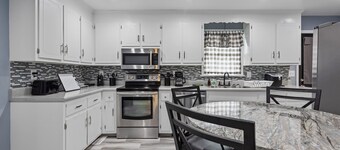 Luxury Stay! 15 min away from Fort Gregg-Adams.