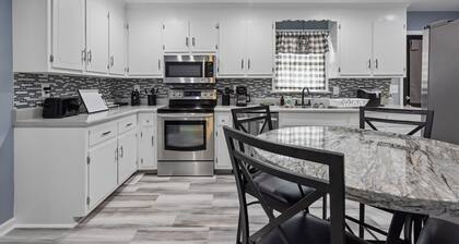 Luxury Stay! 15 min away from Fort Gregg-Adams.