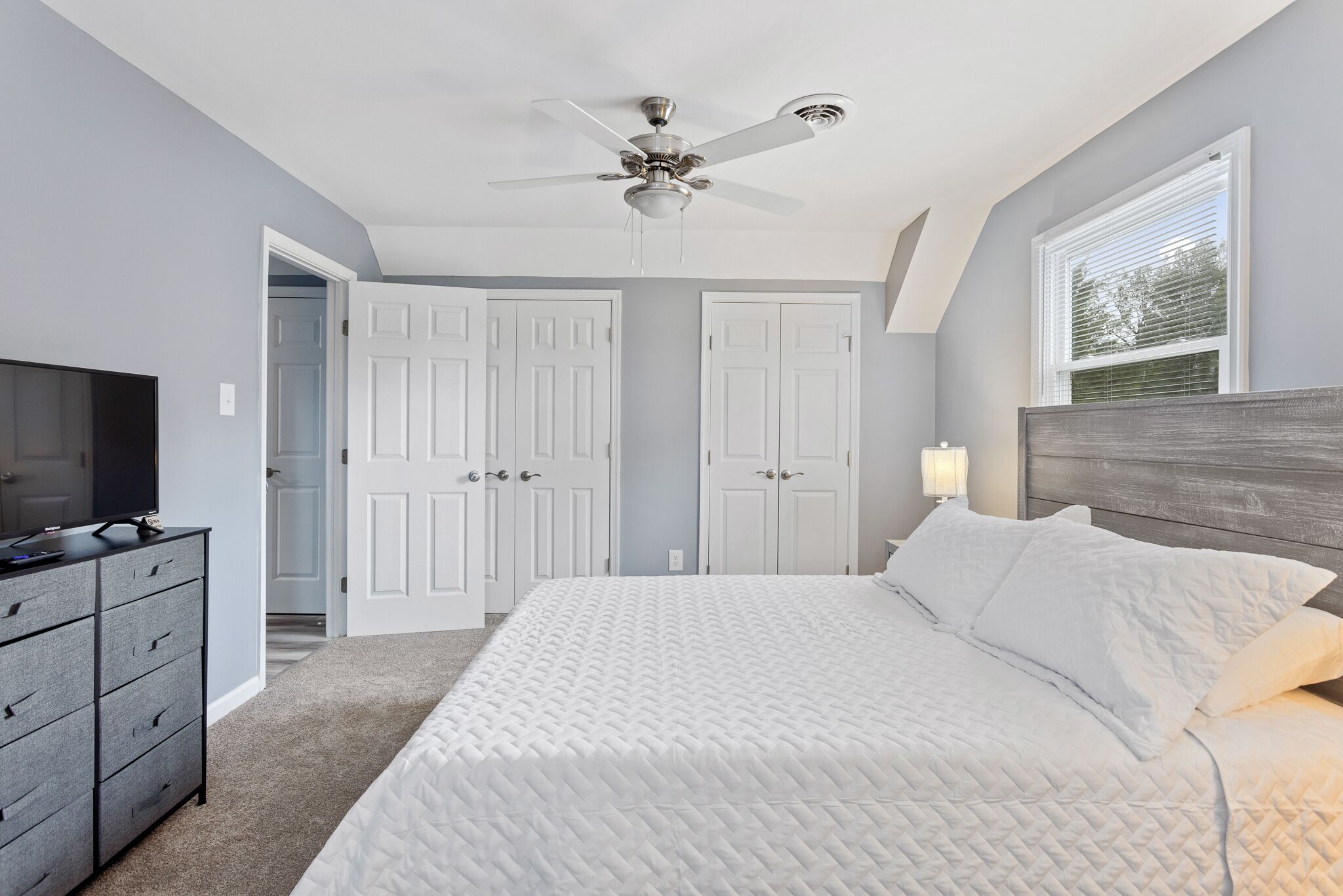 3 dormitoris, planxa i posts de planxar, wifi i roba de llit 