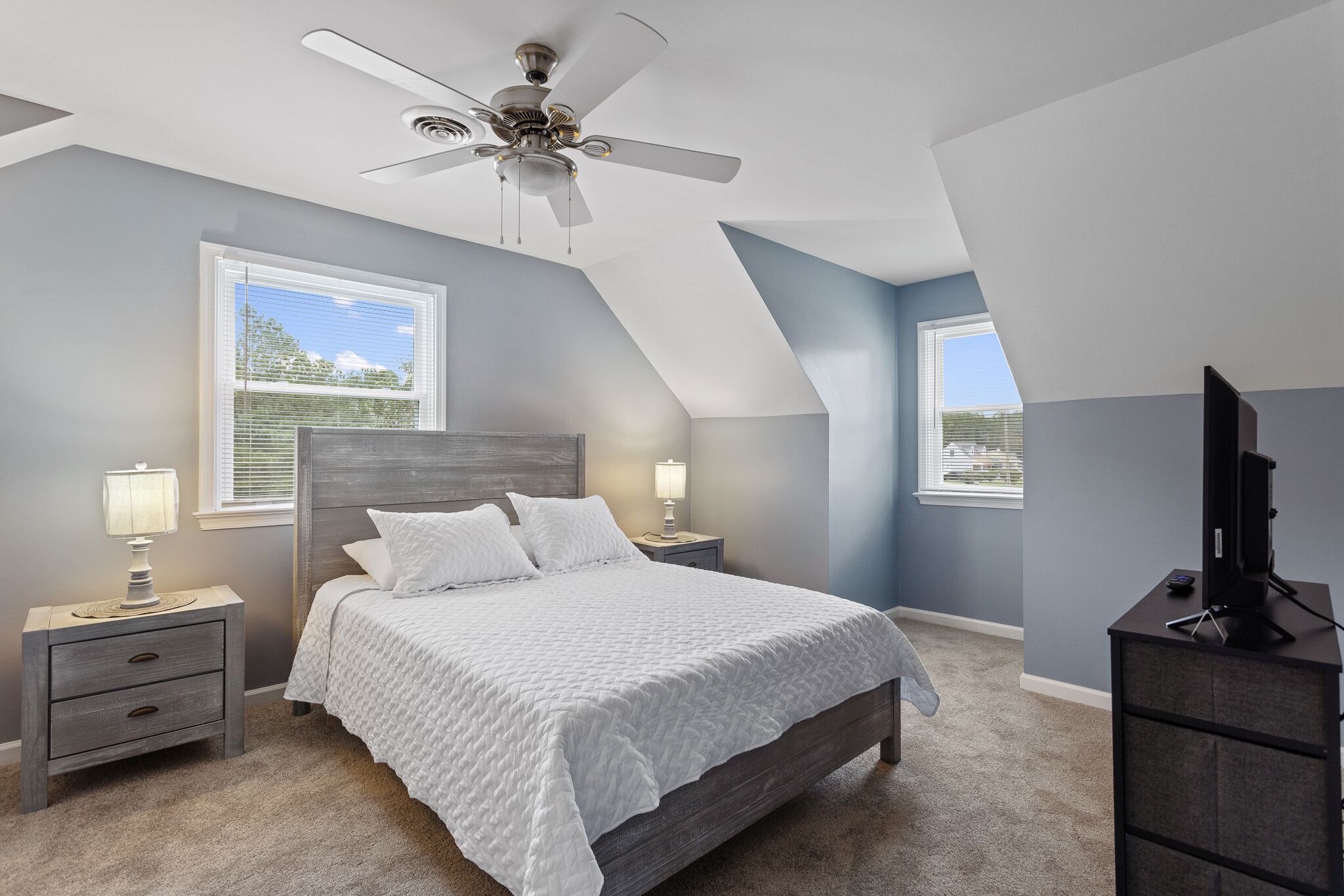 3 soverom, strykejern/-brett, wi-fi og sengetøy