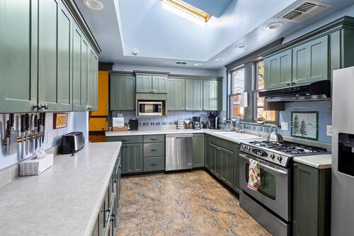 Anne Hathaway, 8 bedrooms, 9 bathrooms, a commercial kitchen and dining room.