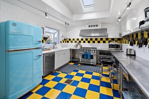 冷蔵庫、電子レンジ、コンロ