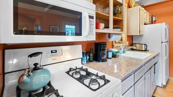 Fridge, microwave, stovetop