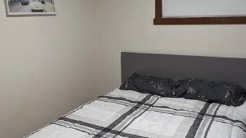 2 chambres, fer et planche à repasser, Wi-Fi gratuit, draps fournis