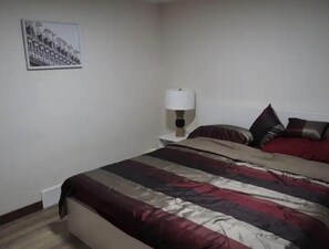 2 bedrooms, iron/ironing board, free WiFi, bed sheets - Cozy and Modern Suite Near Airport
 (Calgary)