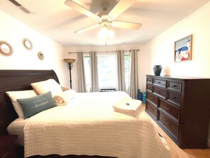 3 habitaciones, escritorio, tabla de planchar con plancha y wifi gratis 