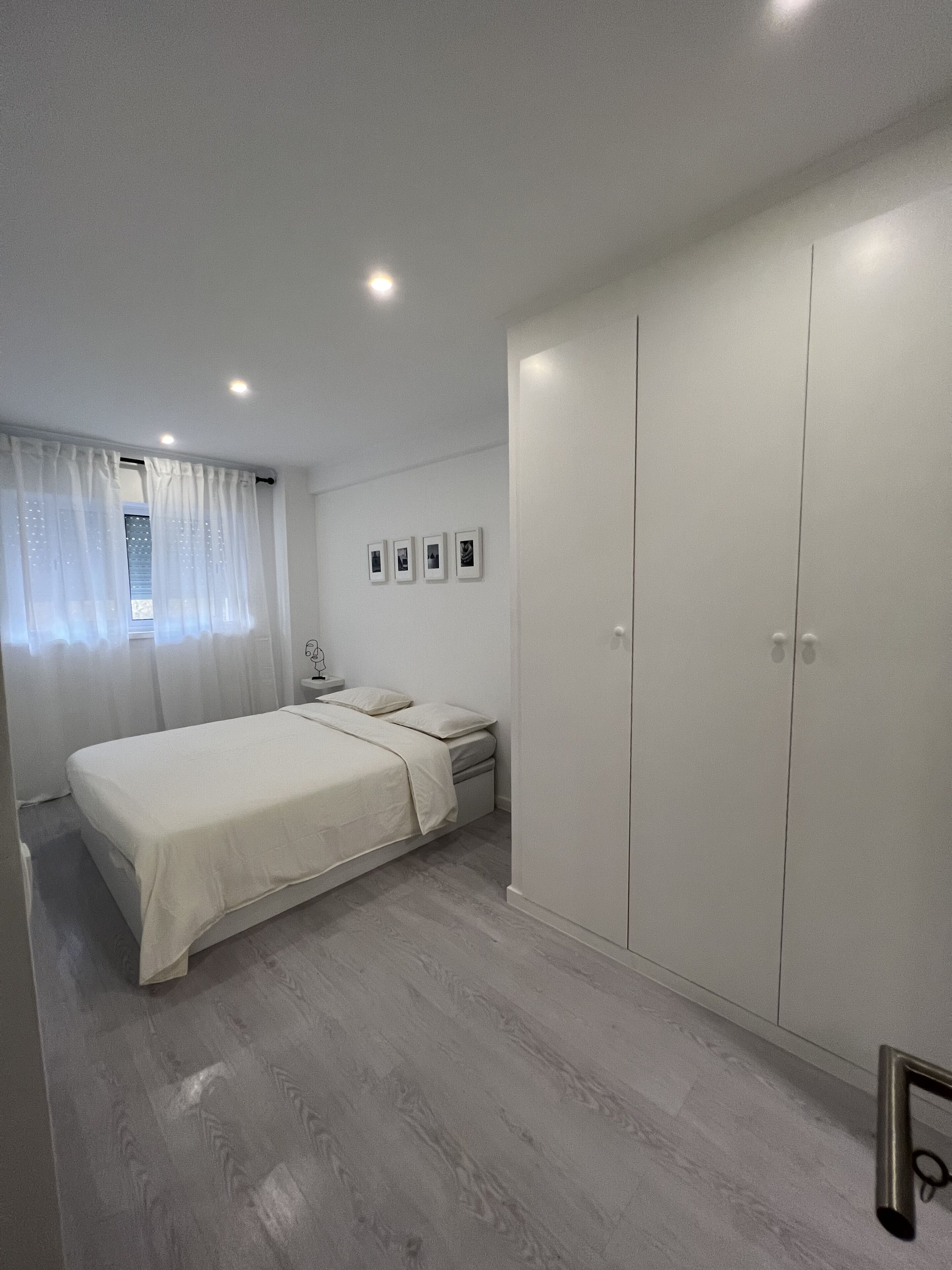 3 quartos, ferros/tábuas de passar roupa, Wi-Fi, roupa de cama