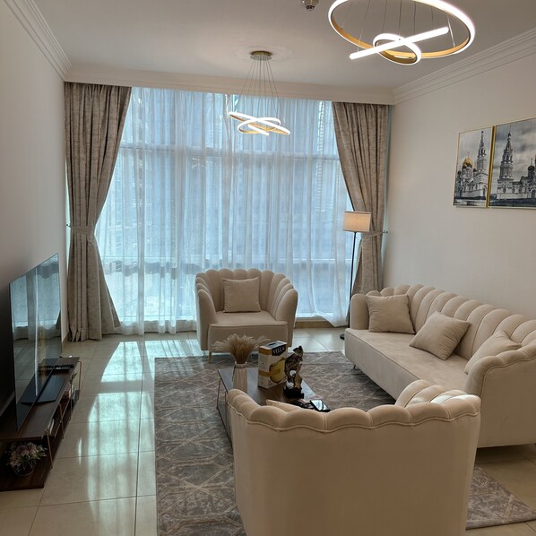 Smart TV - Spacious mag218 1Bedroom - Marina (Dubai)