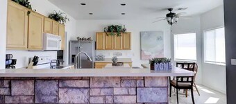 Spacious Private Home w/King bed & Great Pool.