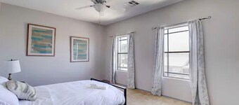 Spacious Private Home w/King bed & Great Pool.