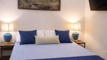 6 bedrooms, desk, iron/ironing board, travel cot
