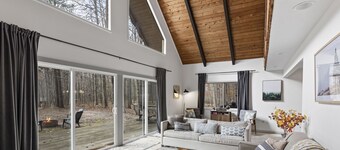 Rustic Chalet Retreat w/ Hot Tub