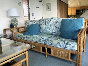 Smart TV - Sealodge J7 - 2BR/2BA, 2nd Floor Prime End Unit, Spectacular Oceanfront Views (Princeville)