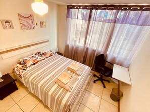 4 chambres, fer et planche à repasser, Wi-Fi, draps fournis
