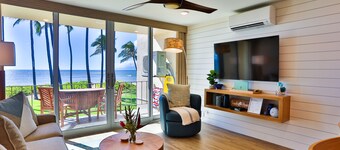 Oceanfront, Split A/C, incredible sunsets, king bed, remodeled October 2023