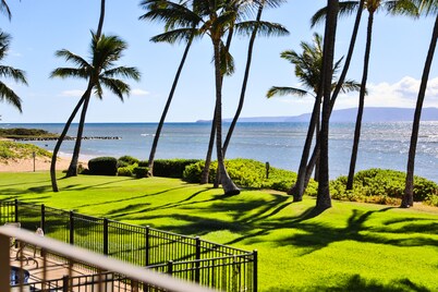 Oceanfront, Split A/C, incredible sunsets, king bed, remodeled October 2023