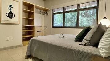 Deluxe Apartment | Premium bedding, down comforters, individually decorated, desk