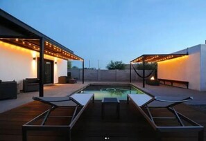 A heated pool - Uptown Coronado Retreat; Pool🏝 Fire pit🔥Casita🌵. (Phoenix)