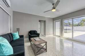 TV, offices - 2017-3 Sunshine Manors (Wilton Manors)