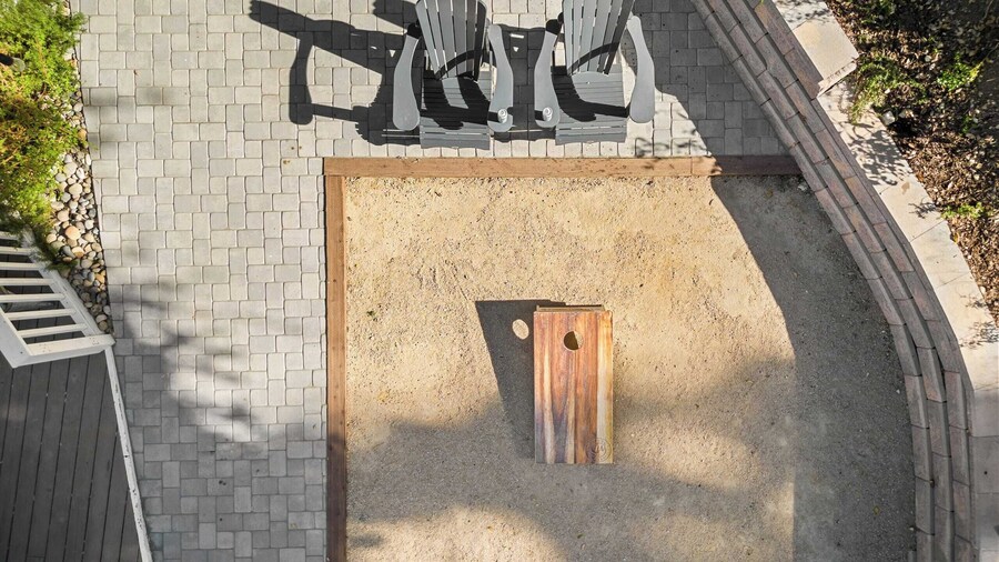 Hidden Oaks Farmhouse by Avantstay Hot Tub, Deck