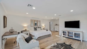 House (4 Bedrooms) | Interior - Hidden Oaks Farmhouse by Avantstay Hot Tub, Deck (Atascadero)
