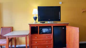 Habitación básica doble | Área de sala de estar