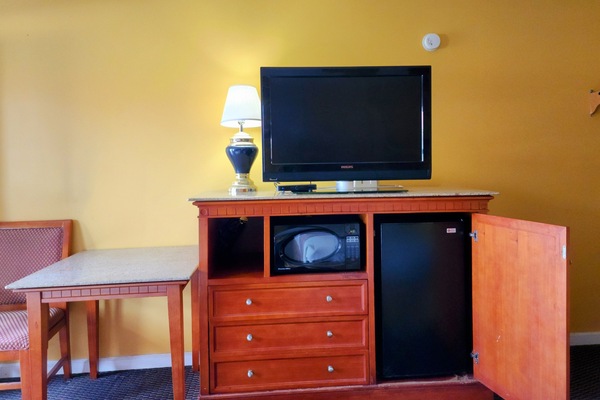 Basic Double Room | Living area