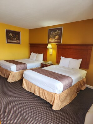Basic Double Room | Living area - La Center Motel (La Center)