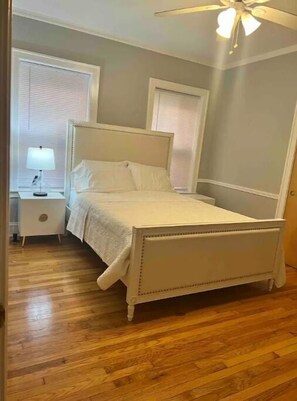 2 chambres, fer et planche à repasser, Wi-Fi gratuit, draps fournis