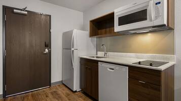 Full-size fridge, microwave, stovetop