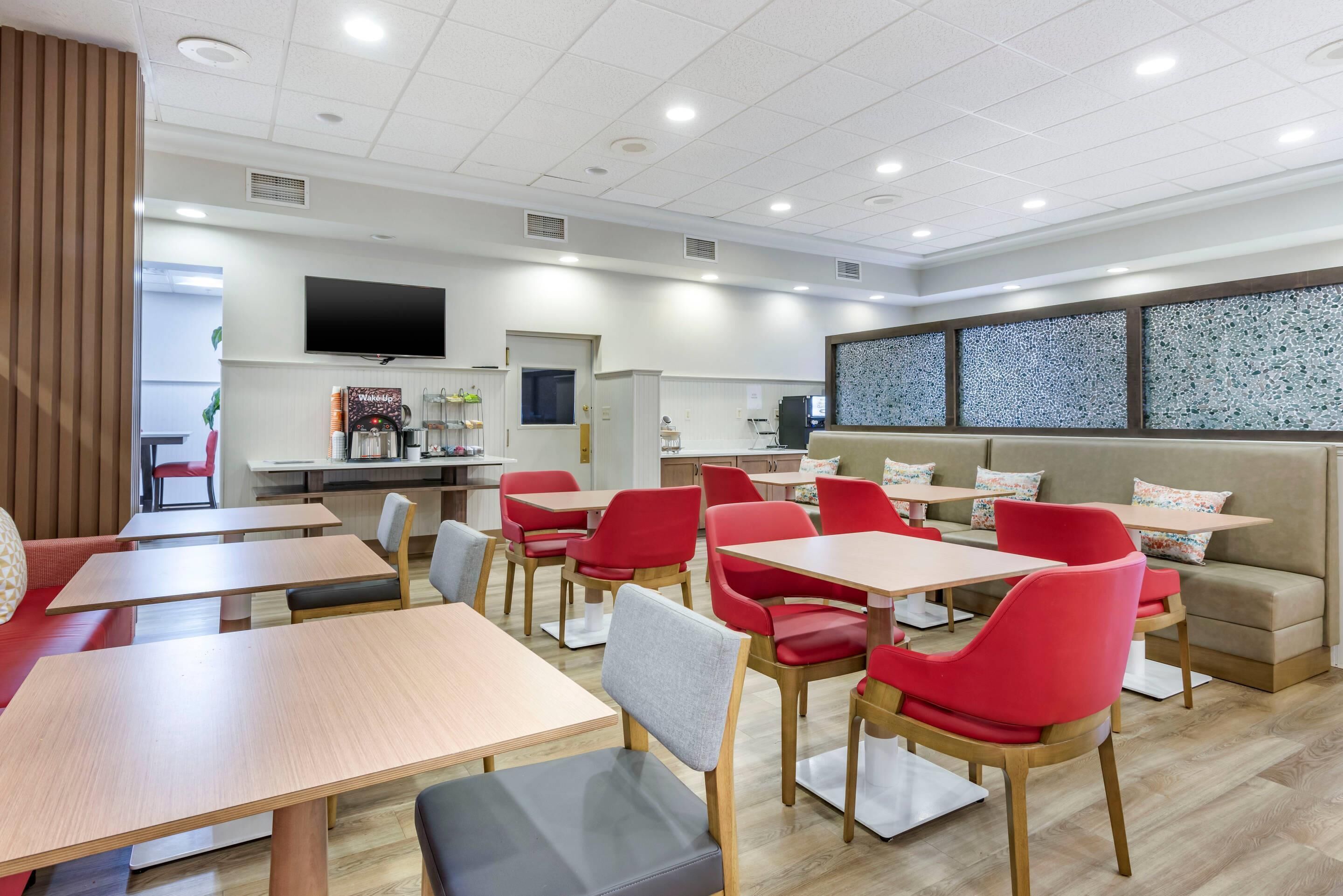 Free daily breakfast 