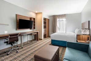 Suíte, 1 cama King e sofá-cama, para não fumantes (Efficiency) | Cofres nos quartos, escrivaninha, ferros/tábuas de passar roupa